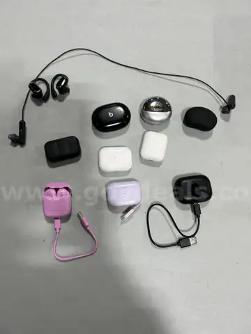 Lot of 11 pair earbuds. Starting Bid $1.00