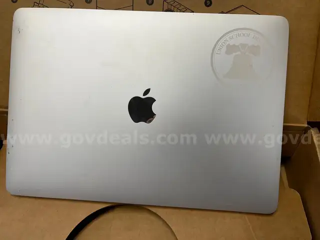 Approximately 30 MacBook Pros