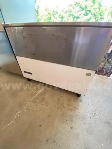 Lot # 9   Beverage Air milk box with key