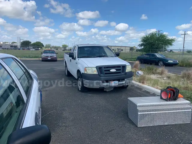 2005 Ford F-150 XL 2WD