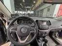 SUV - Jeep Cherokee