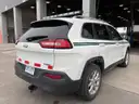 SUV - Jeep Cherokee