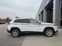 SUV - Jeep Cherokee
