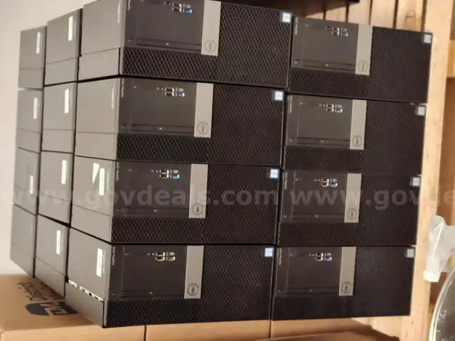 Lot of 22 Bare Bone Dell Optiplex 7070 Destops sold as is