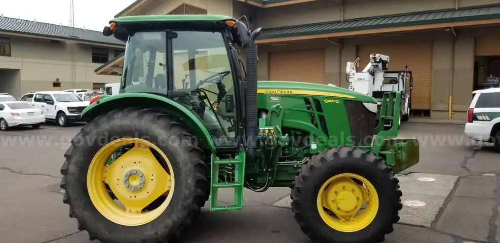 JOHN DEERE 6140D TRACTOR