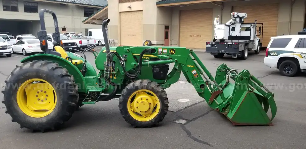 JOHN DEERE 5065 TRACTOR
