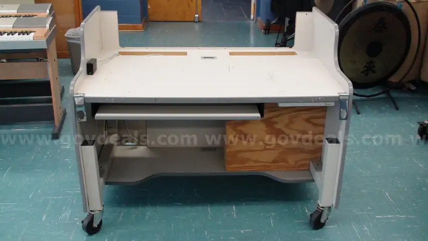 Music Lab Workstation Desk
