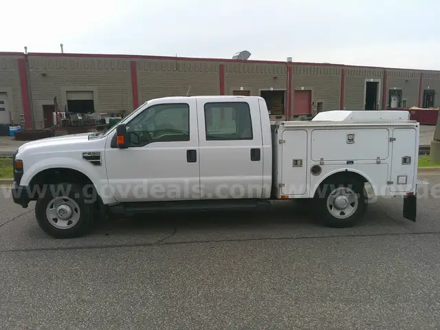 2008 Ford F-250 SD 4X4 Crew Cab with Fiberglass Service Body