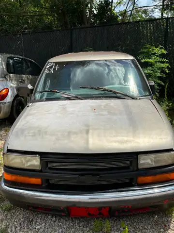 2001 Chevrolet Blazer LS 2-Door 2WD