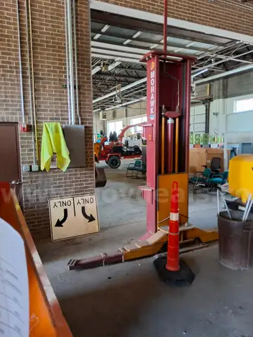 Mohawk 20,000 lbs Tuck Lift