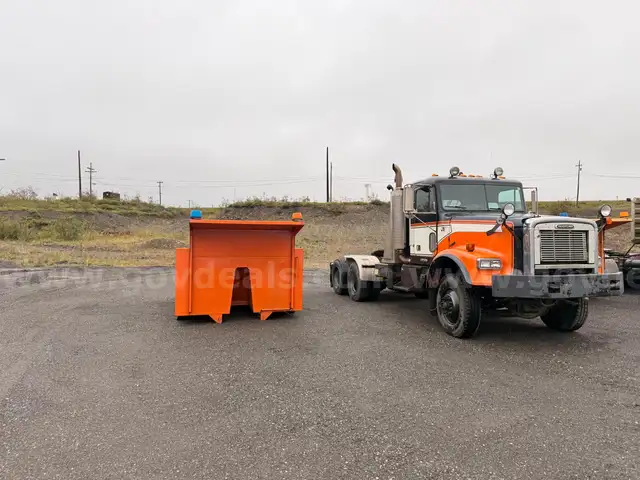 1999 Freightliner FLD120