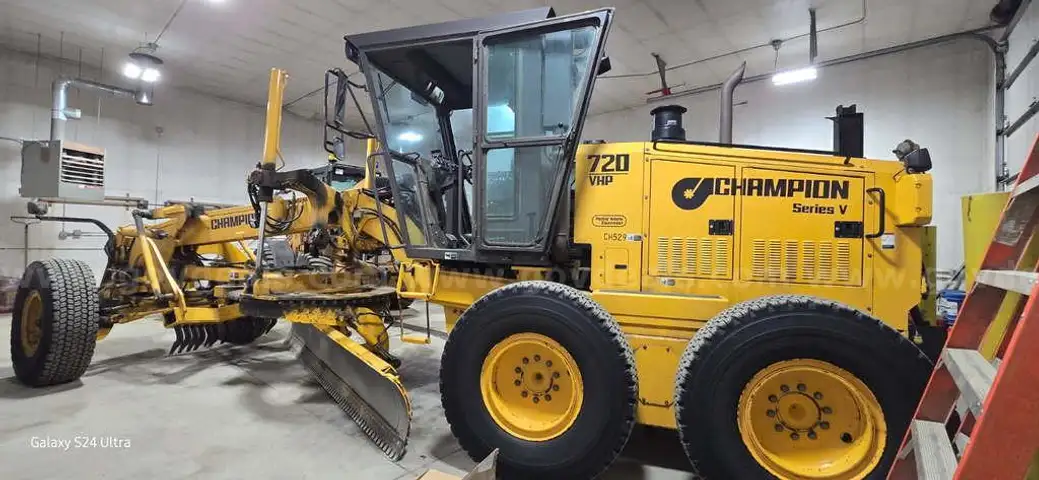 1999 Champion 720RVHP  Motor Grader