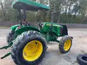 John Deere 5055E
