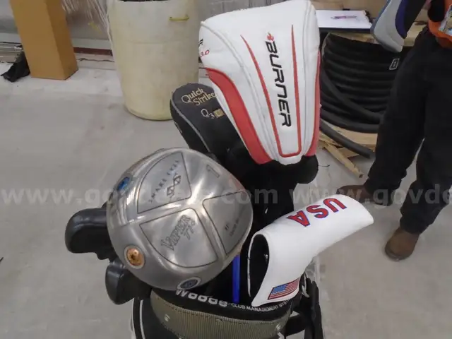 LOT of GOLF BAG w/ CLUBS