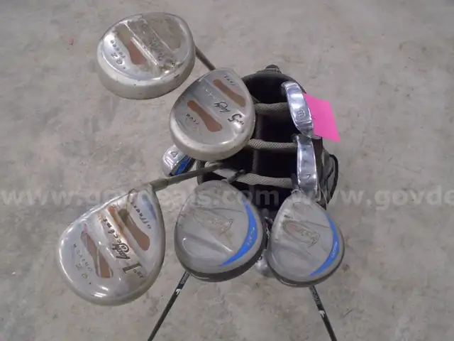 Lot of GOLF BAG w/CLUBS