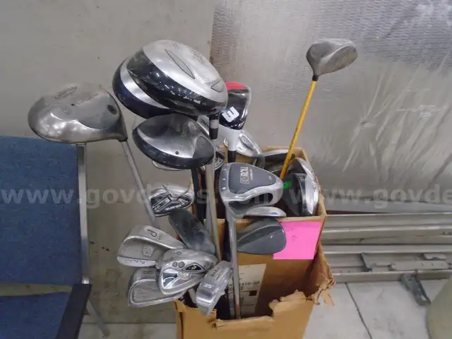 ASSORTED GOLF CLUBS