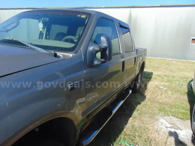 2004 Ford F-250 SD XL Crew Cab 4WD