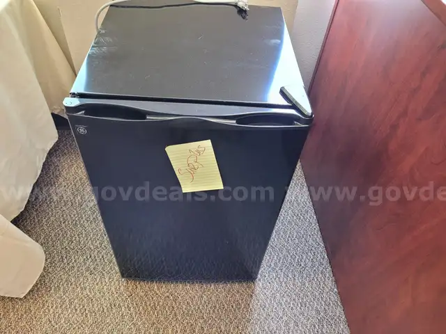 4.4 cu. ft. compact refrigerator