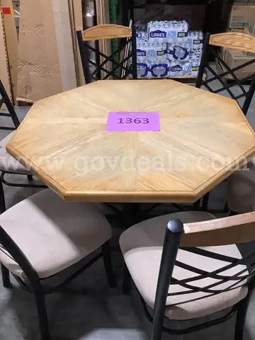 7 Pc. Dining Set (Table & Chairs)