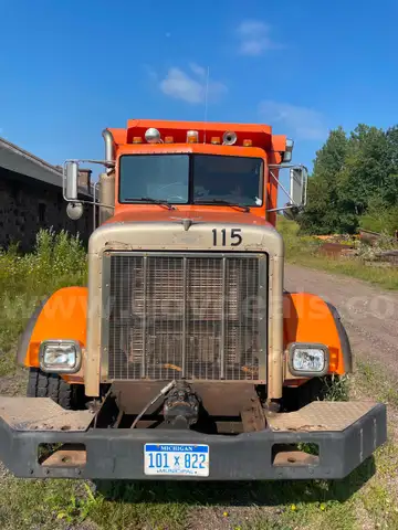 2001 Peterbilt 357 Dump Truck