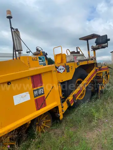 Blaw-Knox Asphalt Paver