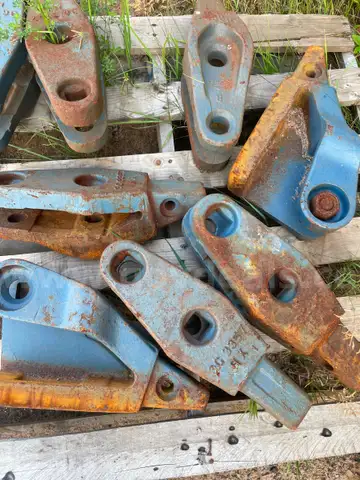 Loader bucket adapters