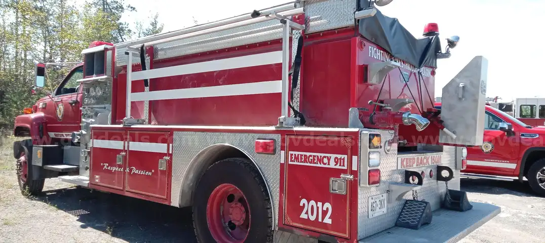 2000 GMC Fort Garry C8500 Fire Truck