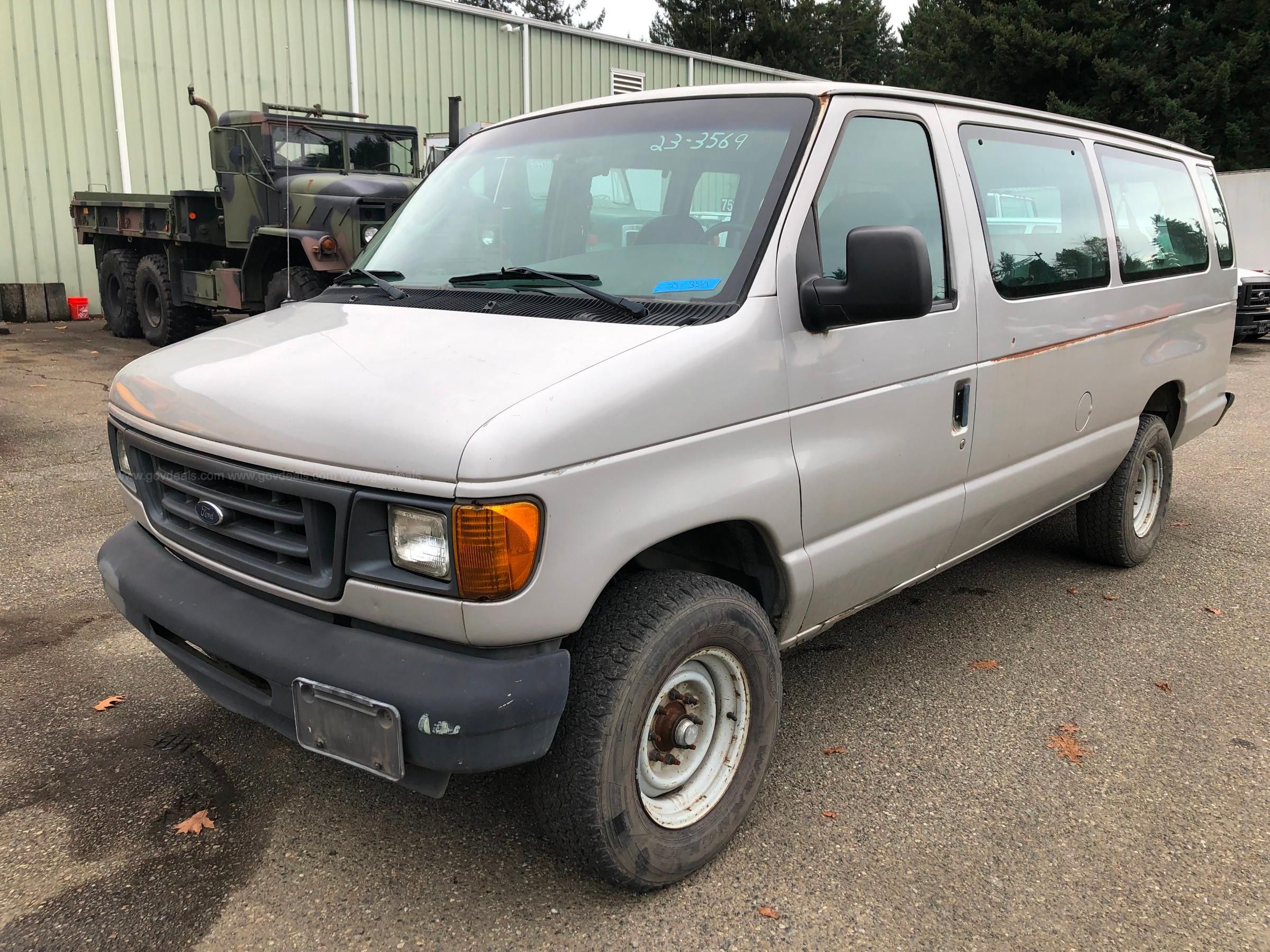 Econoline 15 2024 passenger van