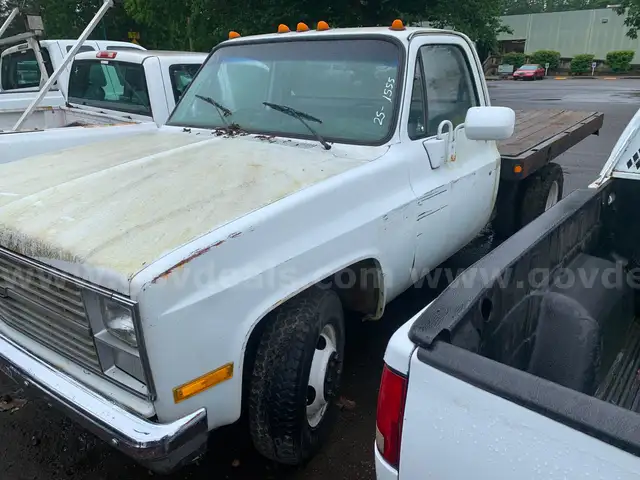 1984 Chevrolet C/K 30 2WD 9ft Flatbed Dually - NON RUNNING, TOW AWAY (ID# 40131) (OEF) (25-1555) 477