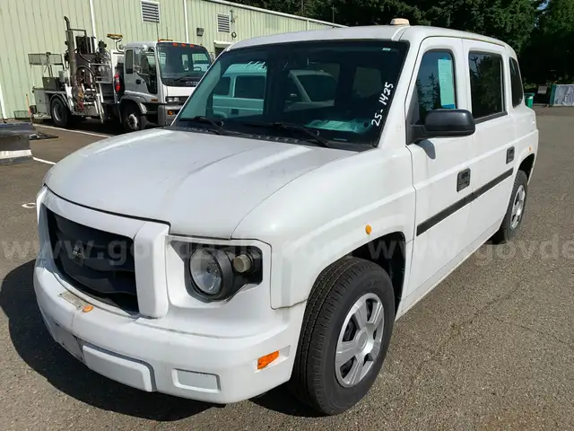 2015 Mobility Ventures MV-1 Wheelchair-Accessible Van *TOW-AWAY* (ID# 40303) (EF04) (25-1425) 11700
