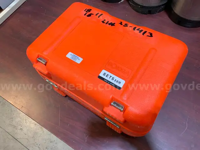 Sokkia SET530R3 Total Station W/Case&#xA0;160533 (ID #40613) (J2-2R) (25-1413-20) 225
