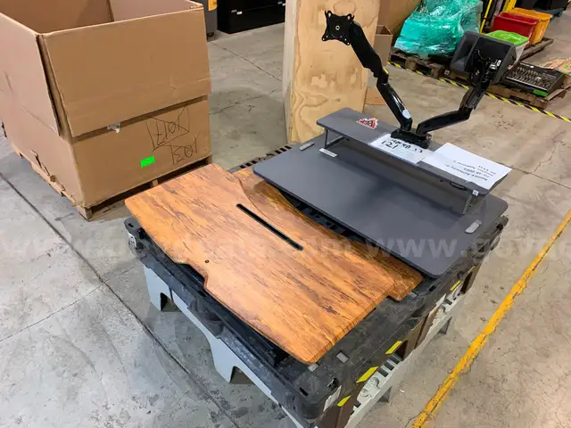 Pallet of With Two Ergonomic Computer Stands&#xA0;(ID #40625) (J2-1R) (25-1931-2) 490