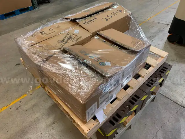 Pallet of Radio Equipment&#xA0;(ID #40630) (J7-2L) (25-1447-101) 225