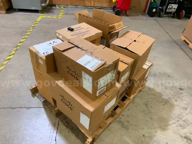 Pallet of Wireless Networking Equipment&#xA0;(ID #40635) (J13-2R) (25-1395-13) 038