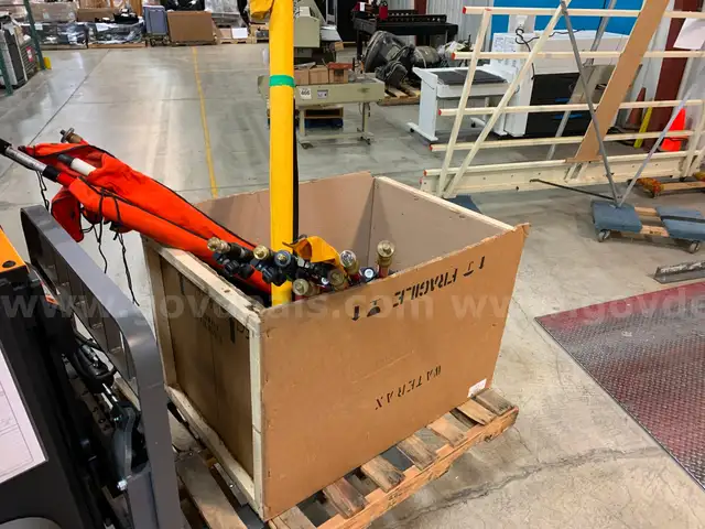 Pallet of Survey Prism Poles&#xA0;(ID #40636) (J9-2L) (25-1413-8) 225