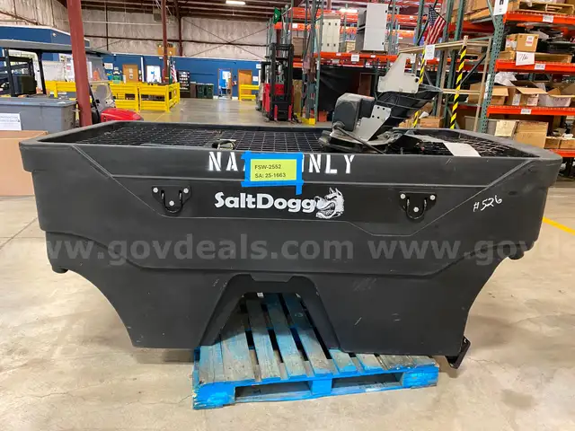 Salt Dogg Sand/Salt Spreader (ID #40670) (Center 2) (25-1663-1) 11700