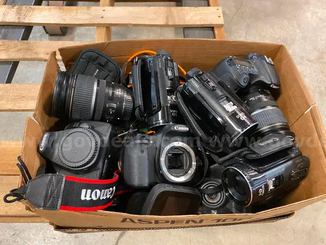 Box of Various Cameras &#x26; Jet Paks&#xA0;(ID #40682) (J01-2L) (NO UPC)