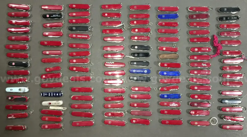 LOT of (120) Victorinox Swiss Army Knives (ID# 40689) (TSA #1) (NO UPC) (19-26)
