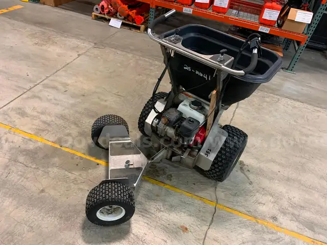 Ground Logic Ride-On Spreader&#xA0;(ID #40696) (J3-1L) (24-2041-3) 23402