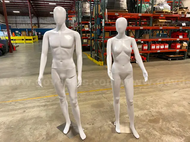 Pallet of Display Manikins w/Stands&#xA0;(ID #40717) (H05-2R) (25-1312-2) 116