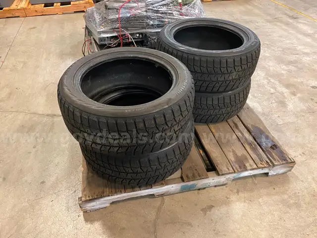 Four Bridgestone BLIZZAK Studless Tires&#xA0;(ID #40776) (I02-5L) (25-2002-1) 303