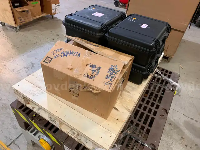 Pallet of SLR Cameras&#xA0;&#x26; Lenses (ID #40866) (J9-2L) (25-1998-1) 235