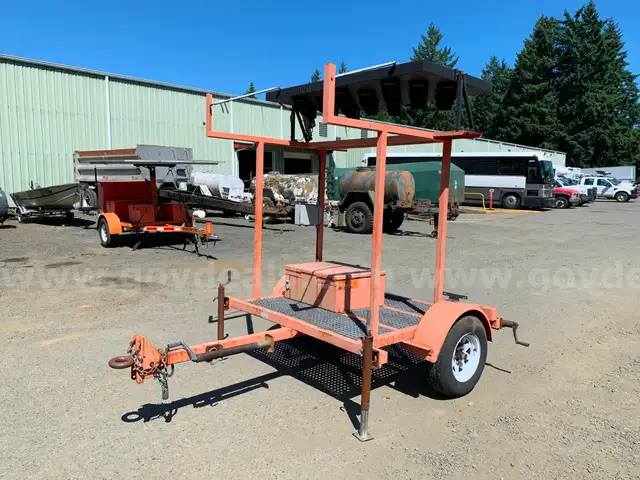 2009 Superior Signal 25 Lamp Arrow Board Trailer (ID# 40877) (GVL) (25-1698) 405