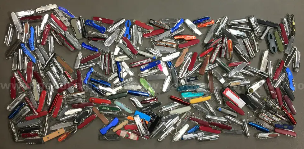 Multi-Purpose Pocket Knife Lot (ID# 40891) (TSA #3) (NO UPC) (21-35)
