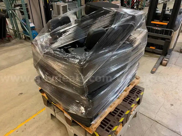 Pallet of Ford Interceptor Back Seats&#xA0;(ID #41200) (J3-2R) (25-2454-4) 310