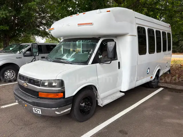 2011 Chevrolet Express 500 Startrans Shuttle Bus 14 Passenger w/ Lift, TOW AWAY (ID# 41311) (PRT) (25-1604) 11700