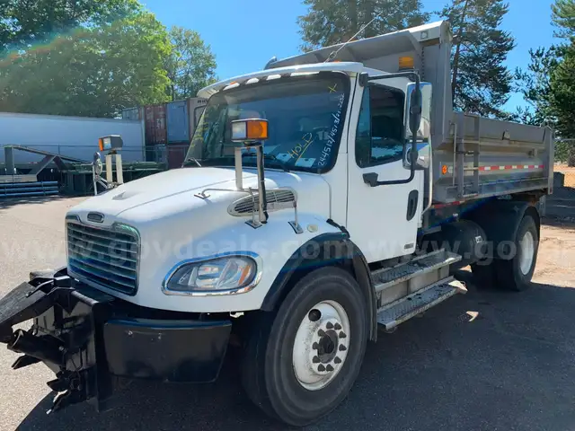2005 Freightliner M2 106 Freightliner Truck w/ Spreader &#x26; Anti-Icing Skid (ID#41354) (Bullpen) (24-4512)+ 11700