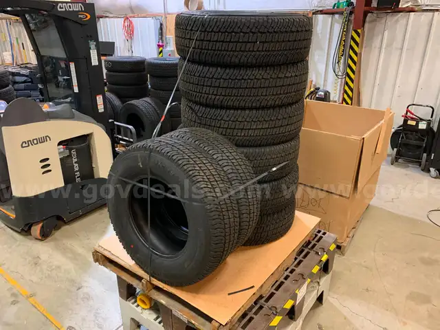 Pallet of 8EA MICHELIN LT245/75R17 LTX A/T&#xB2; Tires&#xA0;(ID #41429) (I6-3R) (25-1408-1) 490