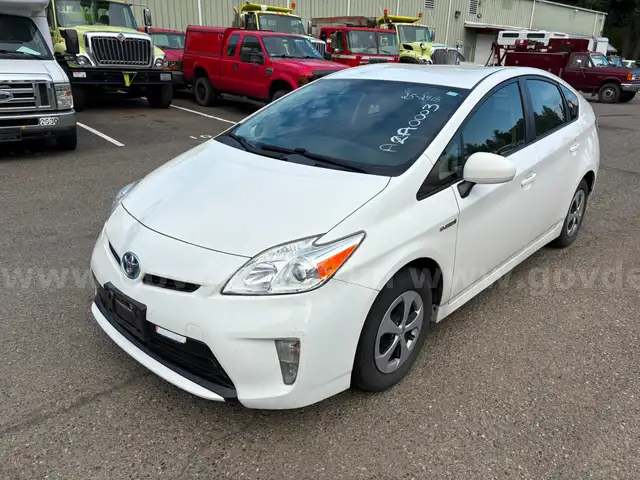 2015 Toyota Prius 4DR Hybrid Sedan, Low Miles! Under 85K (ID# 41502) (W12) (25-2915) 490
