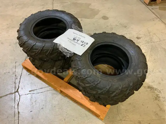 Pallet of CST AT25x8-12 ATV Tires&#xA0;(ID #41737) (J2-5L) (25-2203-30) 461